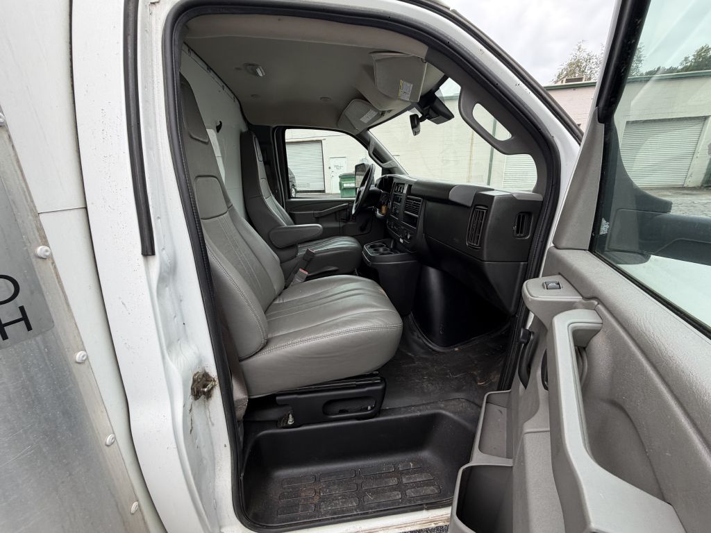 Photo 18 of this GMC SAVANA