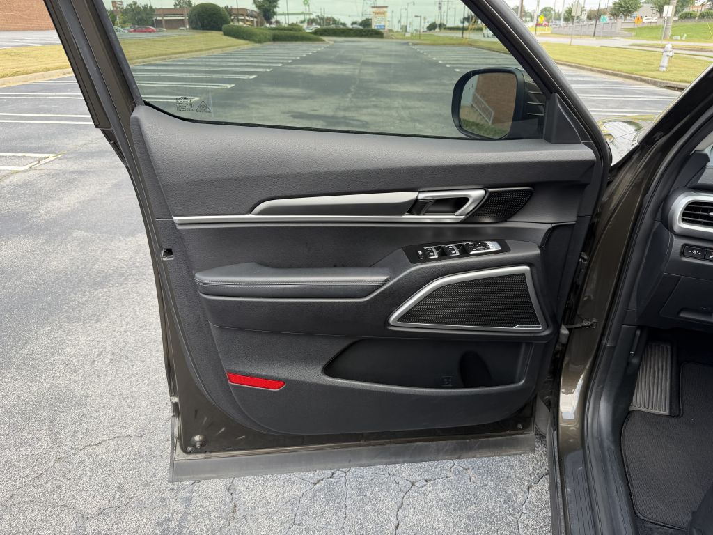 Photo 10 of this KIA TELLURIDE