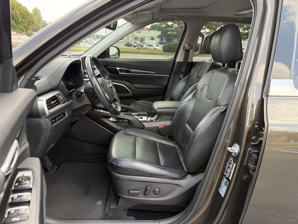 Photo 11 of this KIA TELLURIDE