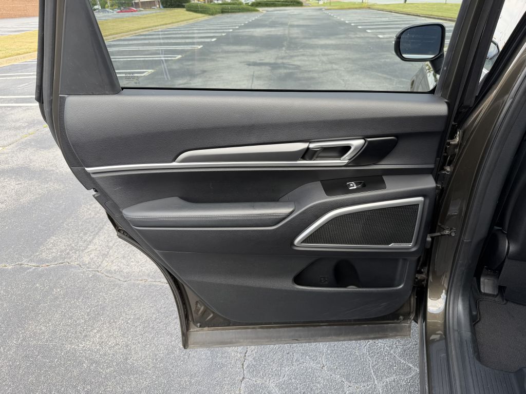 Photo 12 of this KIA TELLURIDE