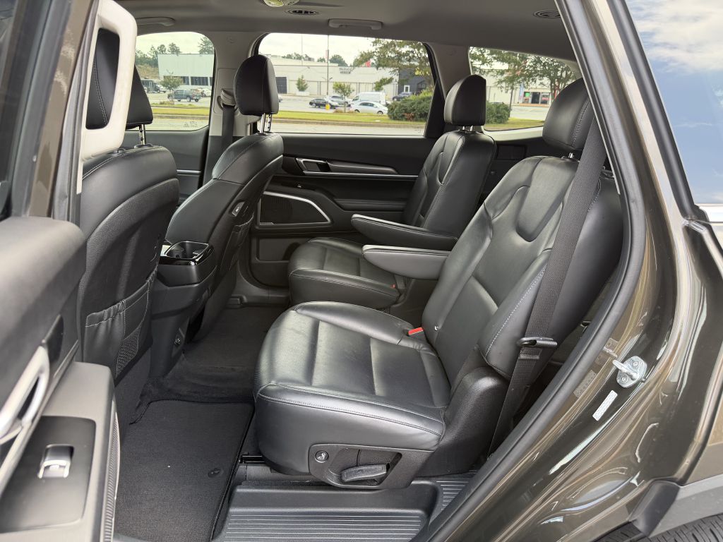 Photo 13 of this KIA TELLURIDE