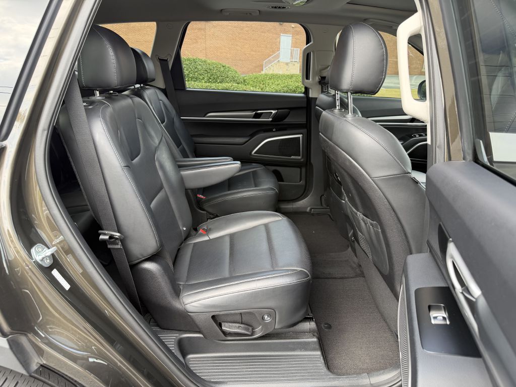 Photo 16 of this KIA TELLURIDE