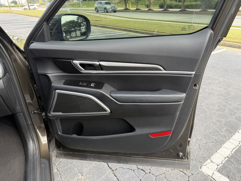 Photo 17 of this KIA TELLURIDE