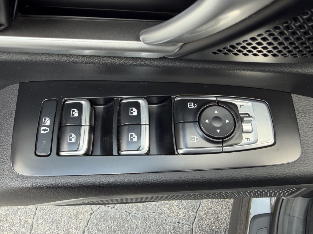 Photo 22 of this KIA TELLURIDE