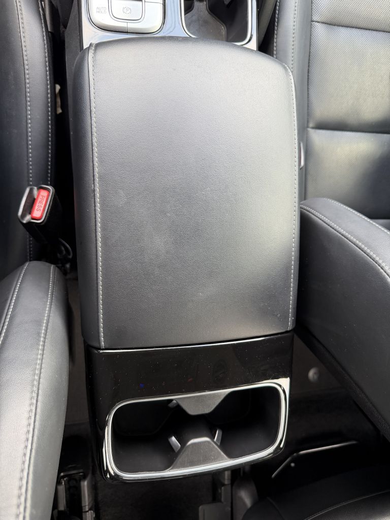 Photo 32 of this KIA TELLURIDE