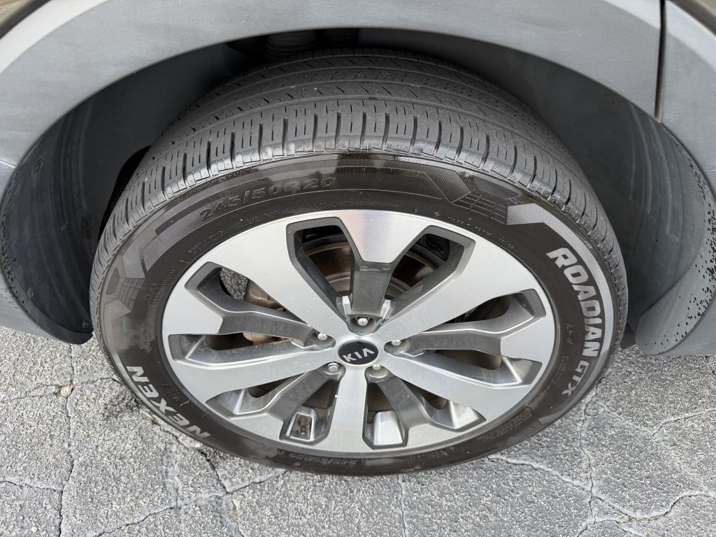 Photo 37 of this KIA TELLURIDE