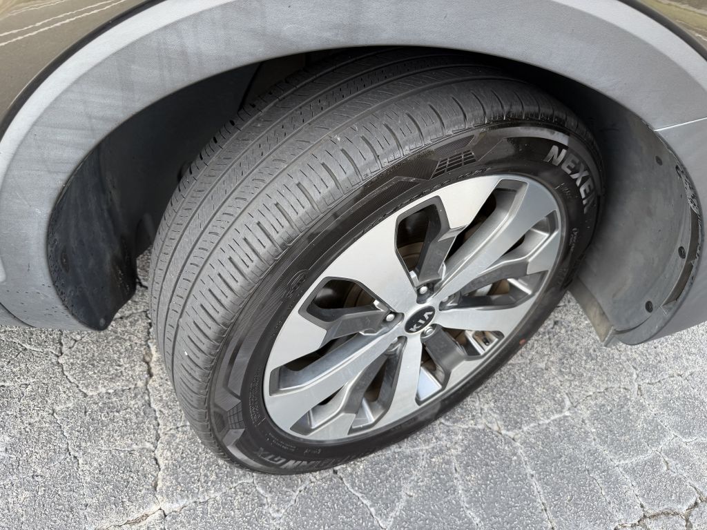 Photo 38 of this KIA TELLURIDE