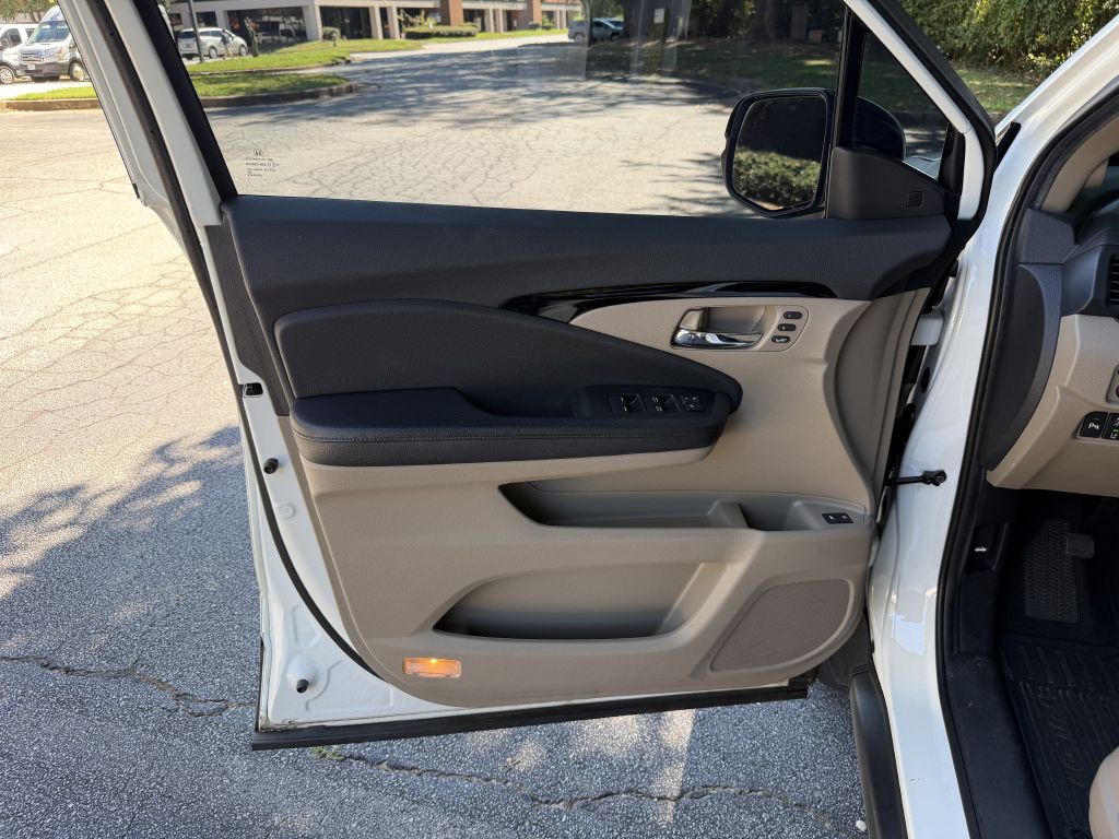 Photo 10 of this HONDA PILOT