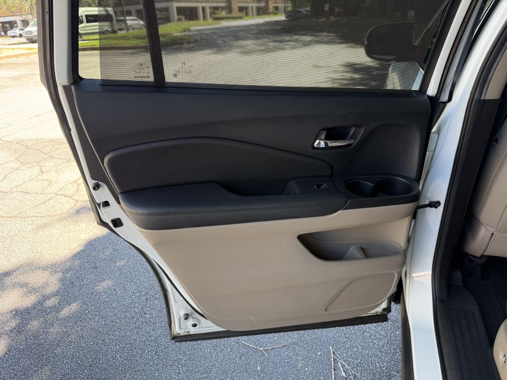 Photo 12 of this HONDA PILOT