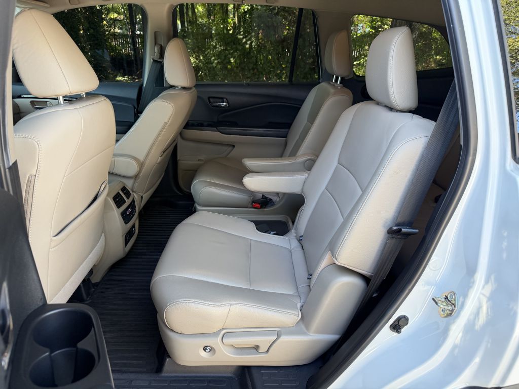 Photo 13 of this HONDA PILOT