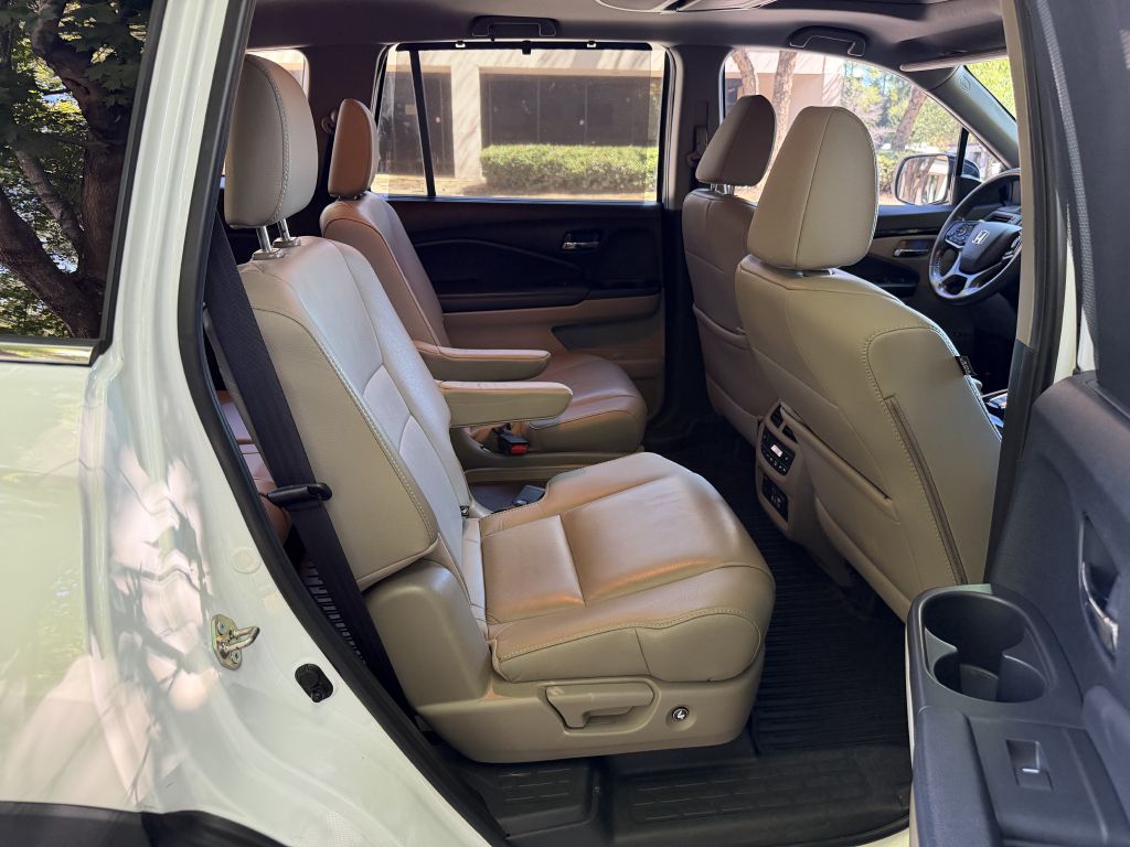 Photo 16 of this HONDA PILOT