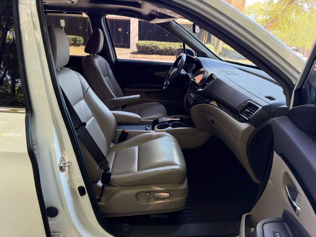 Photo 18 of this HONDA PILOT