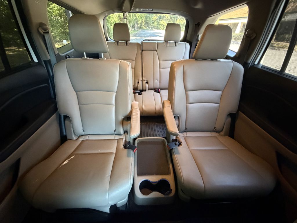 Photo 19 of this HONDA PILOT