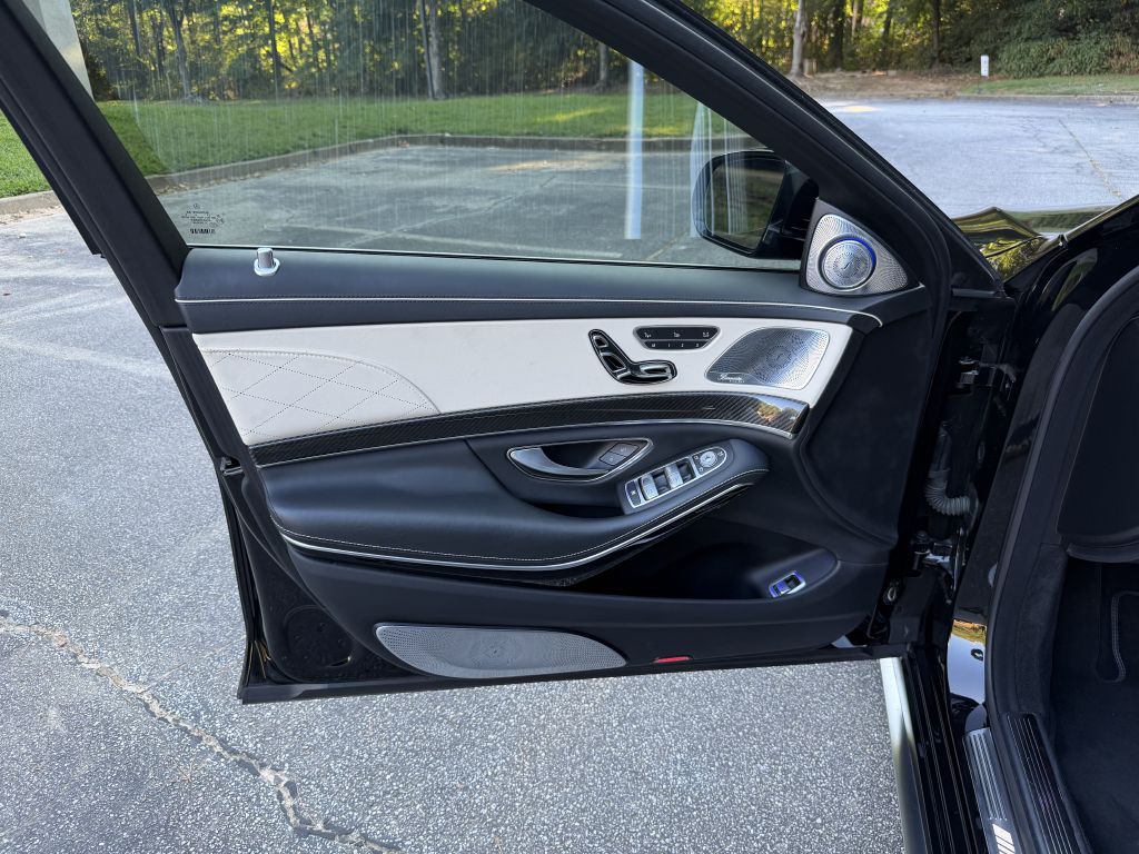 Photo 10 of this MERCEDES-BENZ S-CLASS