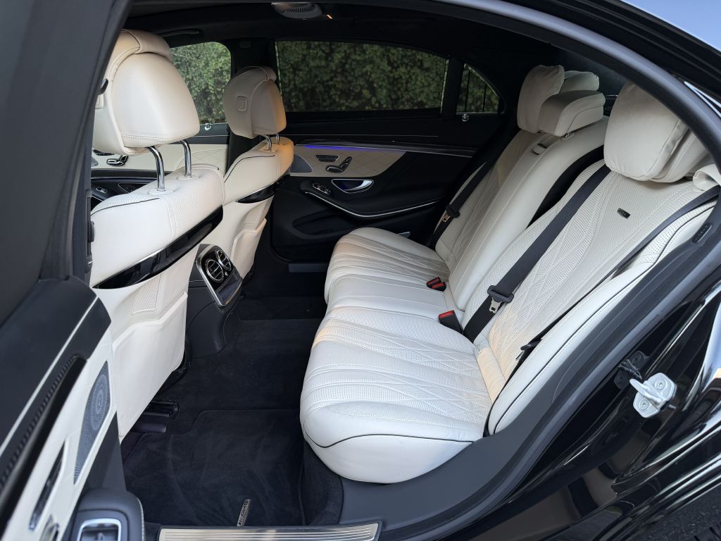 Photo 13 of this MERCEDES-BENZ S-CLASS