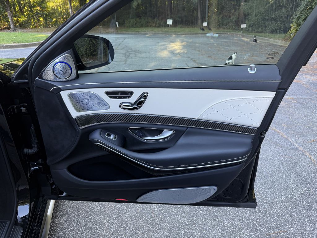 Photo 17 of this MERCEDES-BENZ S-CLASS