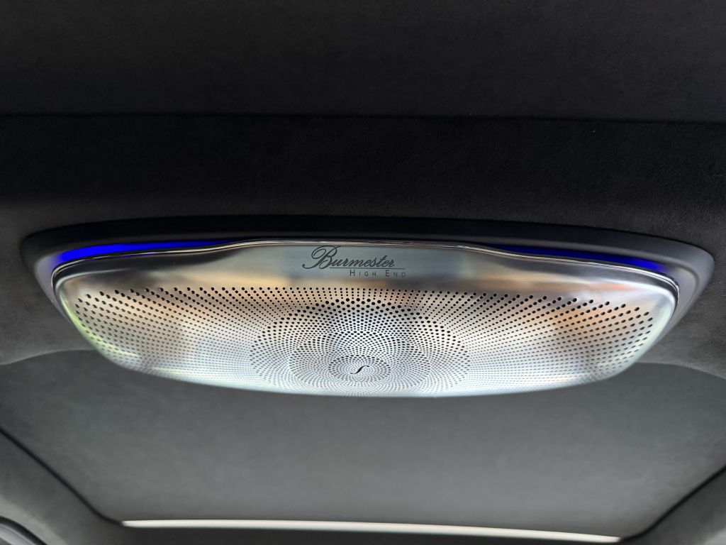 Photo 22 of this MERCEDES-BENZ S-CLASS