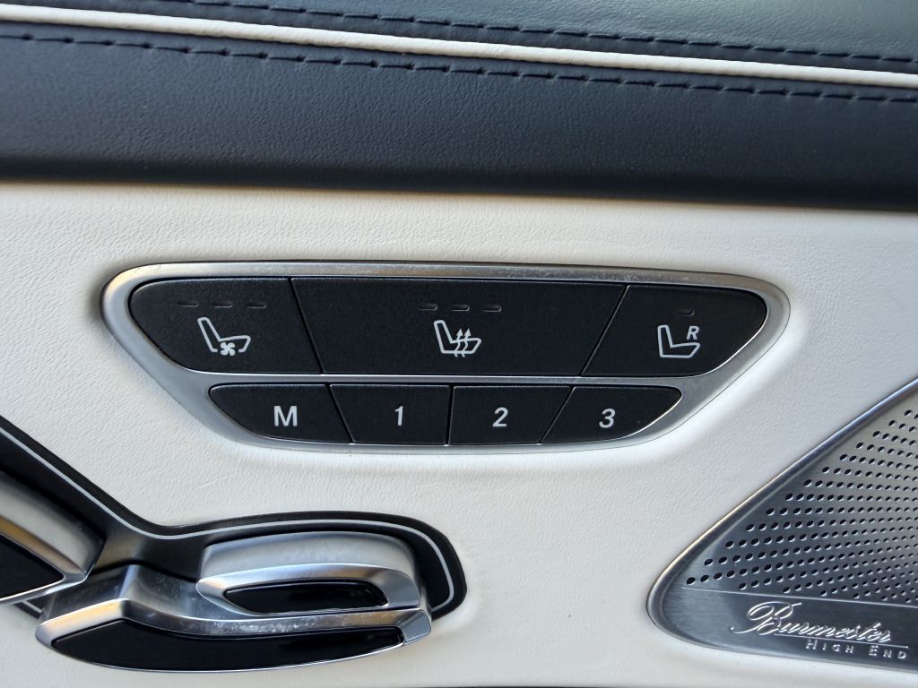 Photo 25 of this MERCEDES-BENZ S-CLASS