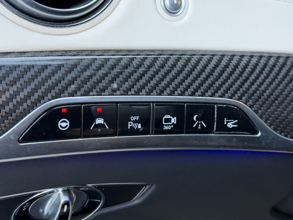 Photo 26 of this MERCEDES-BENZ S-CLASS