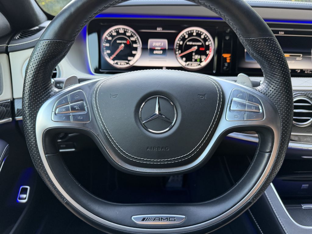 Photo 27 of this MERCEDES-BENZ S-CLASS
