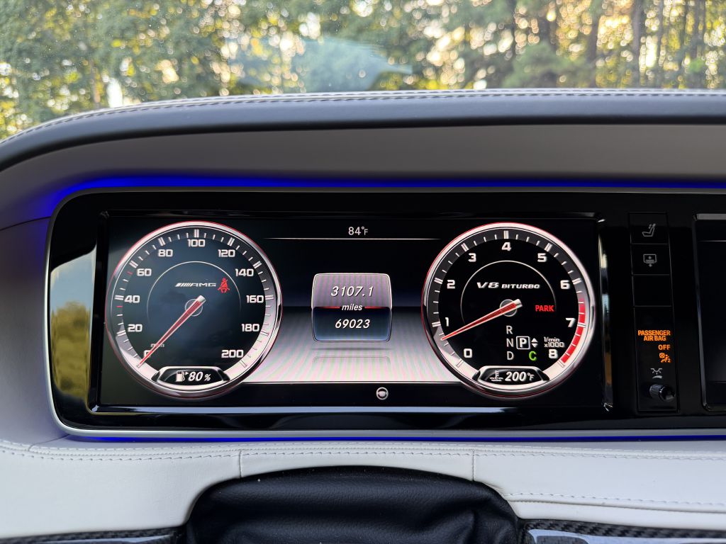 Photo 28 of this MERCEDES-BENZ S-CLASS