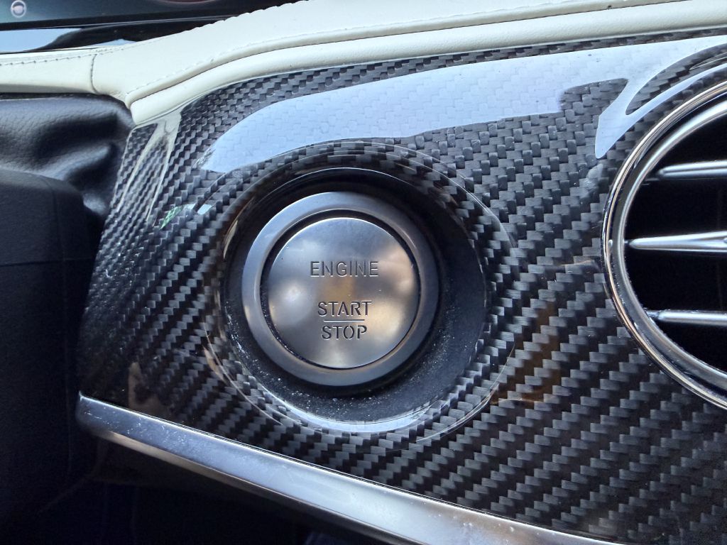 Photo 30 of this MERCEDES-BENZ S-CLASS