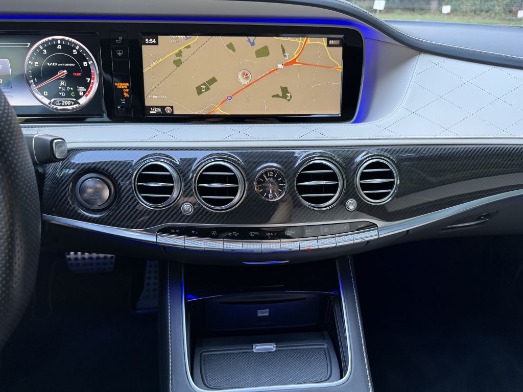 Photo 31 of this MERCEDES-BENZ S-CLASS