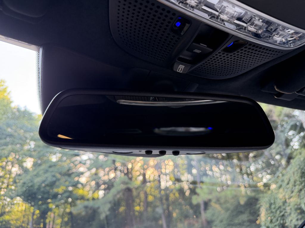Photo 34 of this MERCEDES-BENZ S-CLASS