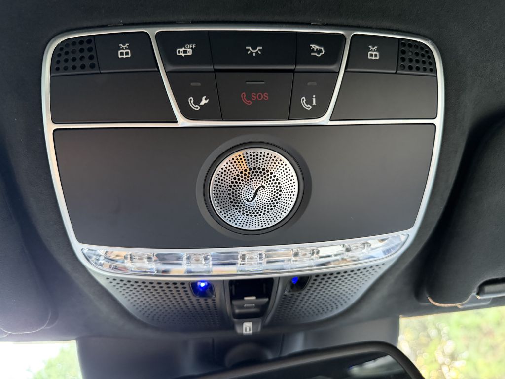 Photo 35 of this MERCEDES-BENZ S-CLASS