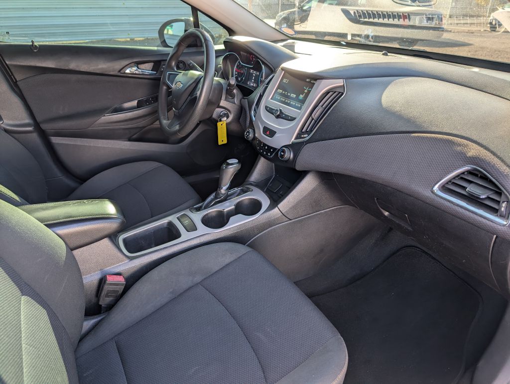 Photo 8 of this CHEVROLET CRUZE