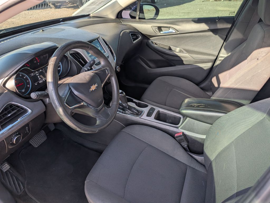 Photo 7 of this CHEVROLET CRUZE