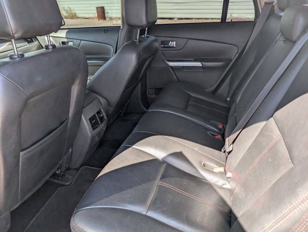Photo 12 of this FORD EDGE