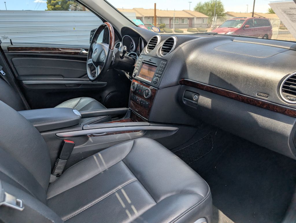 Photo 8 of this MERCEDES-BENZ GL
