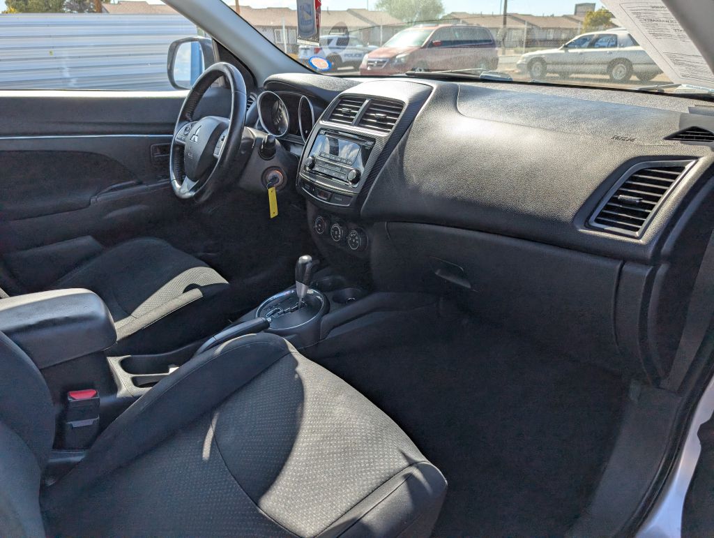 Photo 9 of this MITSUBISHI OUTLANDER SPORT