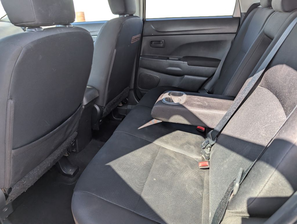 Photo 11 of this MITSUBISHI OUTLANDER SPORT