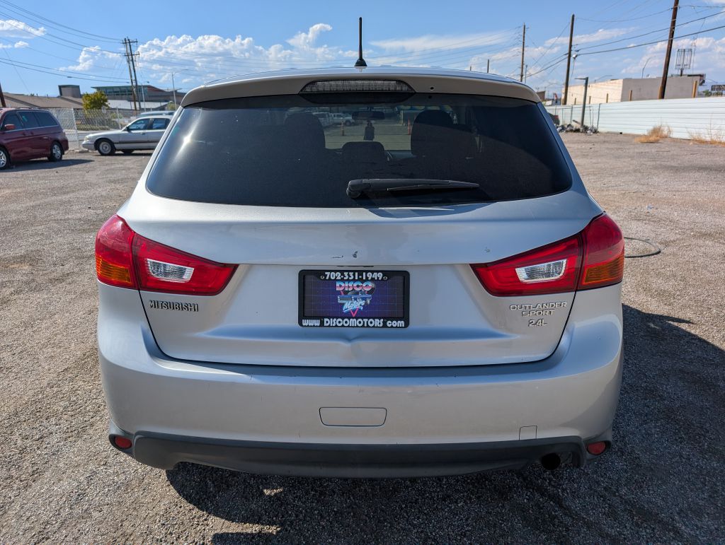 Photo 2 of this MITSUBISHI OUTLANDER SPORT