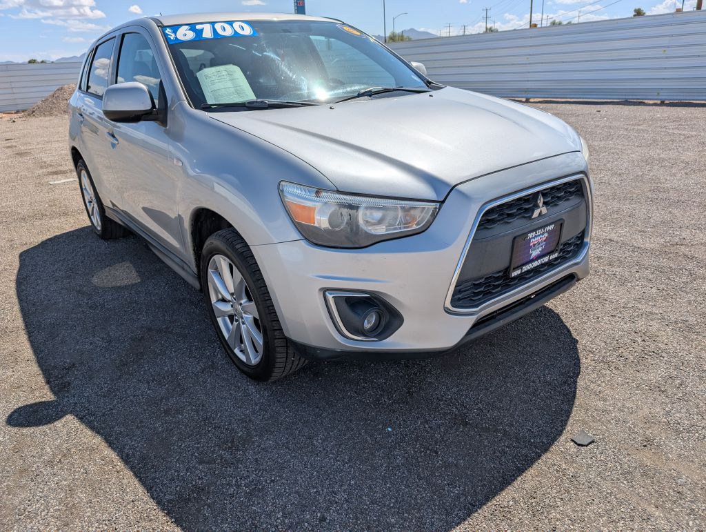 Photo 3 of this MITSUBISHI OUTLANDER SPORT