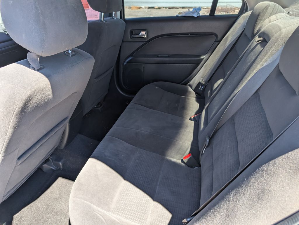 Photo 10 of this FORD FUSION