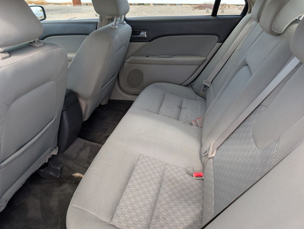Photo 11 of this FORD FUSION