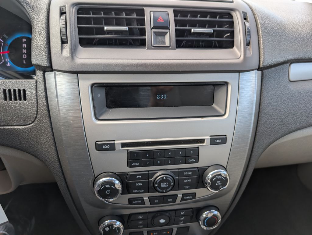 Photo 10 of this FORD FUSION