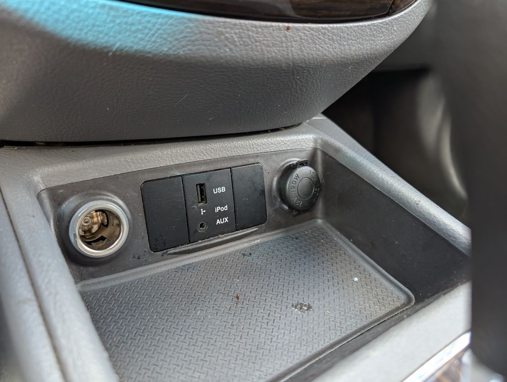 Photo 10 of this HYUNDAI SANTA FE