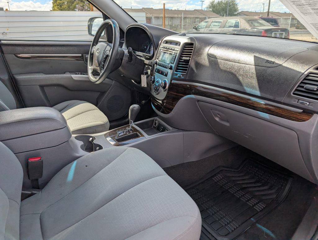 Photo 8 of this HYUNDAI SANTA FE
