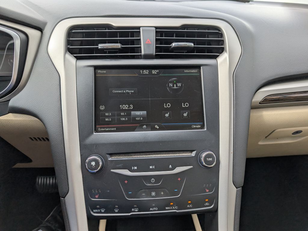 Photo 10 of this FORD FUSION