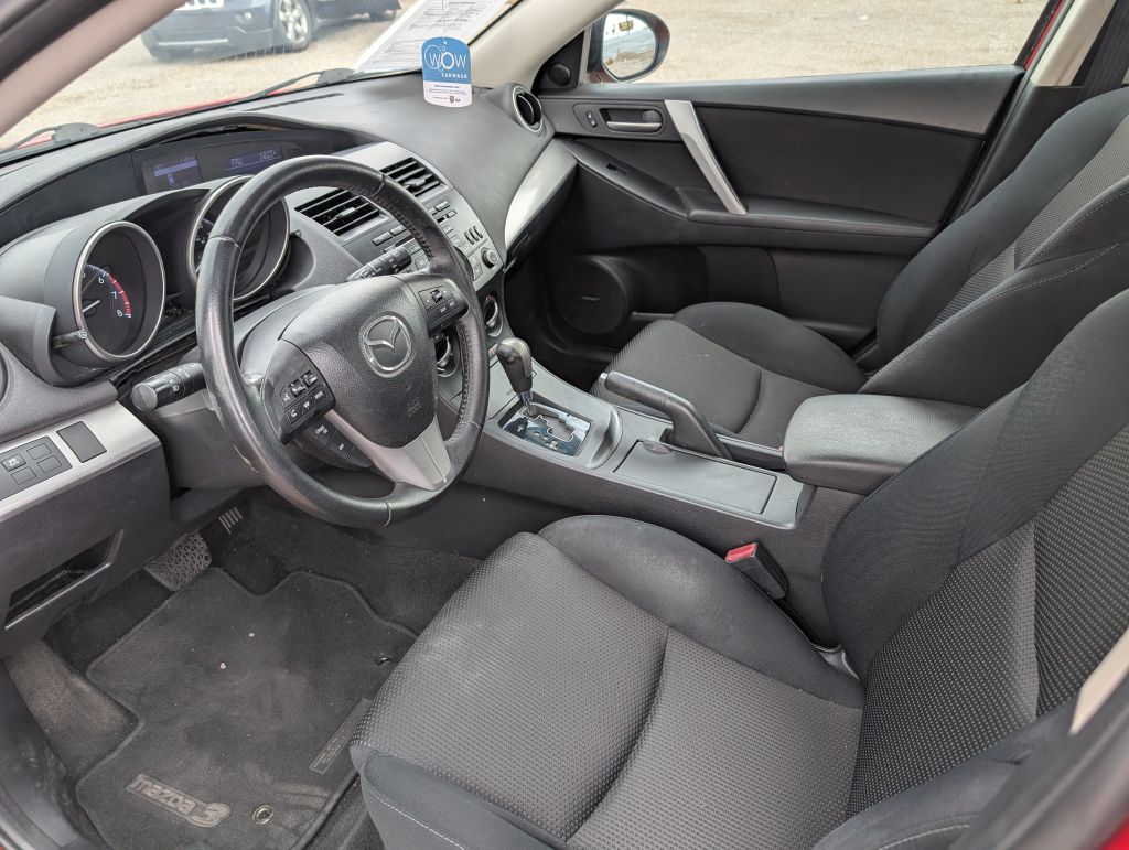 Photo 8 of this MAZDA 3