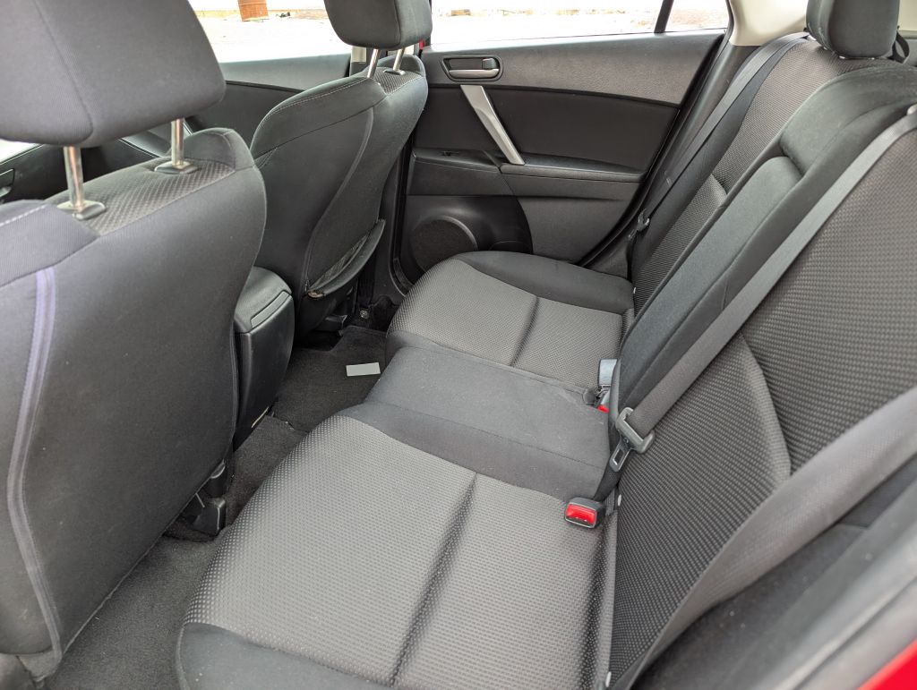 Photo 10 of this MAZDA 3