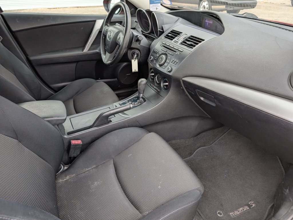 Photo 9 of this MAZDA 3