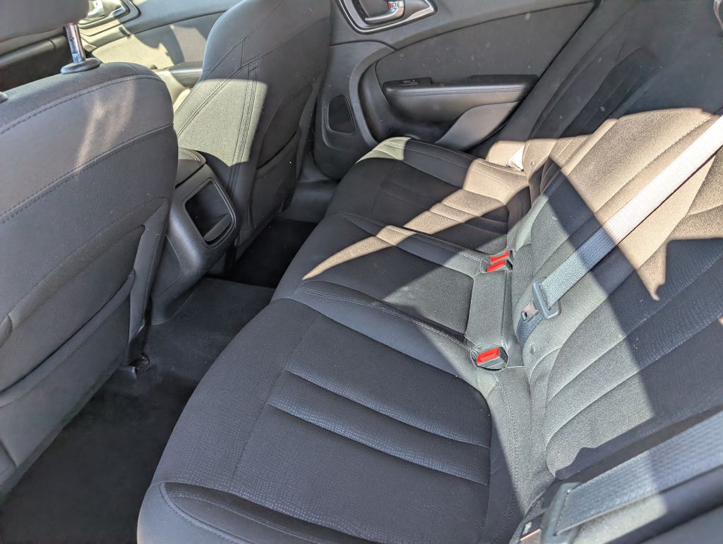 Photo 12 of this CHRYSLER 200