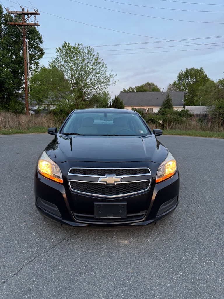 Silver 2013 Chevrolet Malibu LS FWD Sedan Front-Wheel Drive Automatic