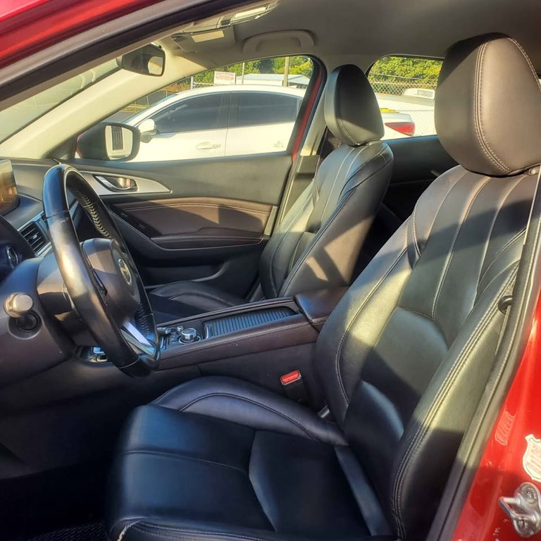 Photo 4 of this MAZDA 3