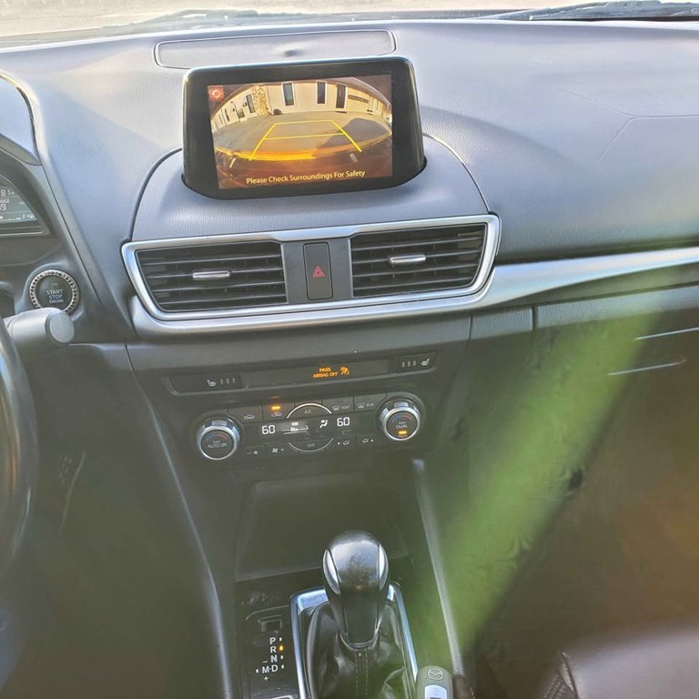 Photo 5 of this MAZDA 3